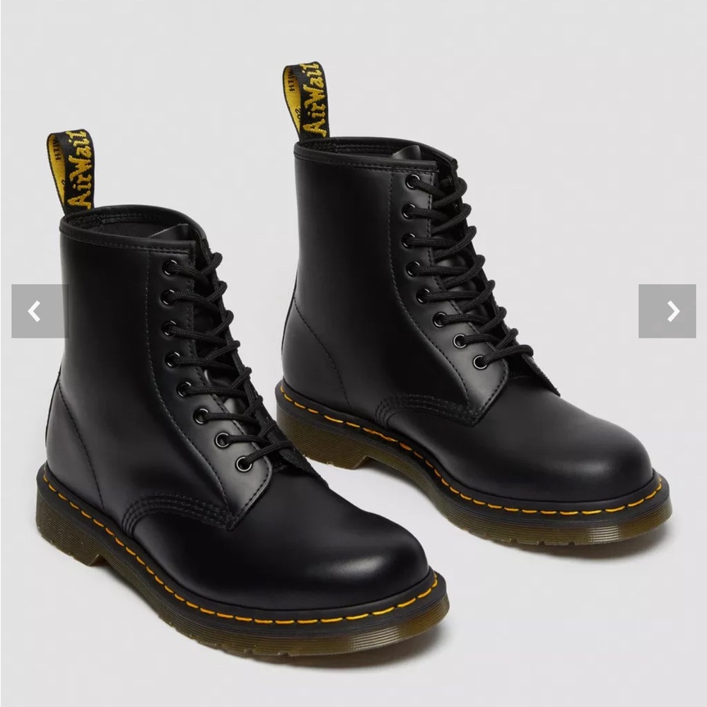 Dr. Martens 1460 Black Smooth Leather Boots (Men 8 / Women 9 / UK 7) | LIKE NEW